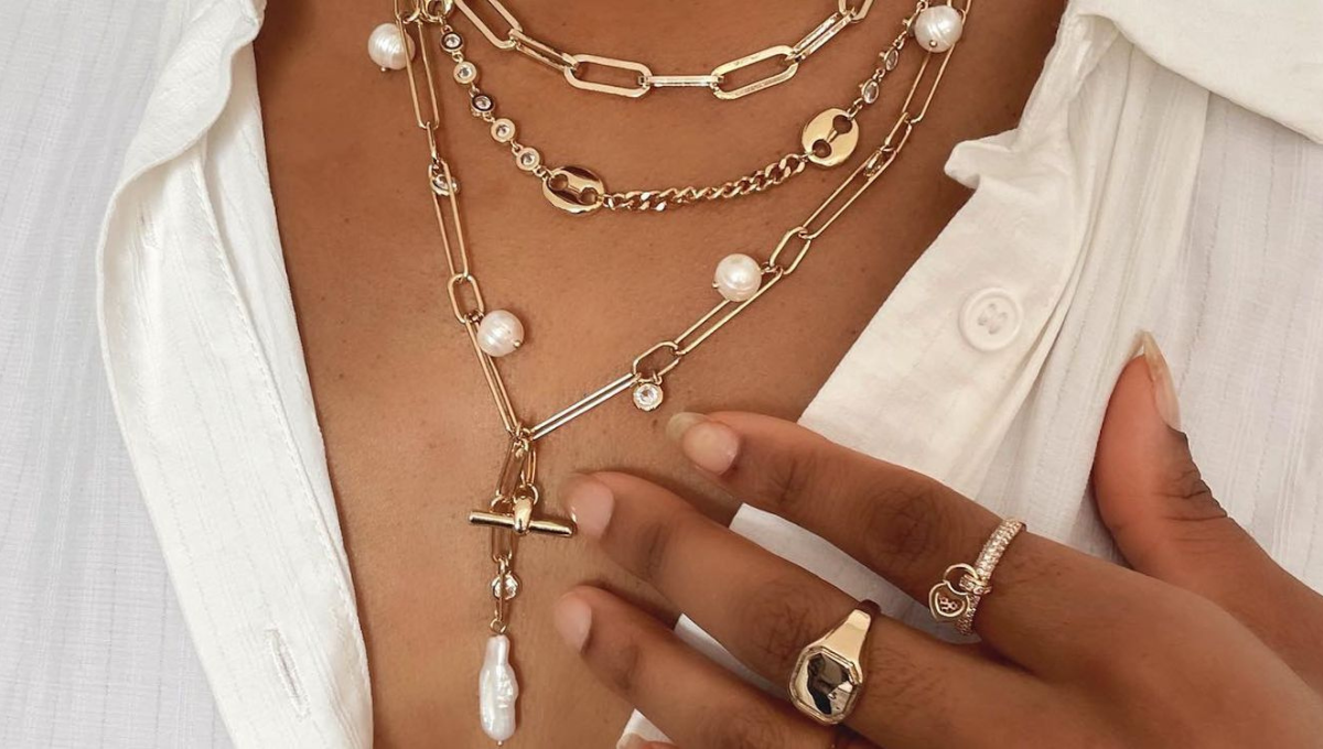 Toma nota de los accesorios atemporales que le dan el toque final a cualquier look. Toma nota de los accesorios atemporales que le dan el toque final a cualquier look.