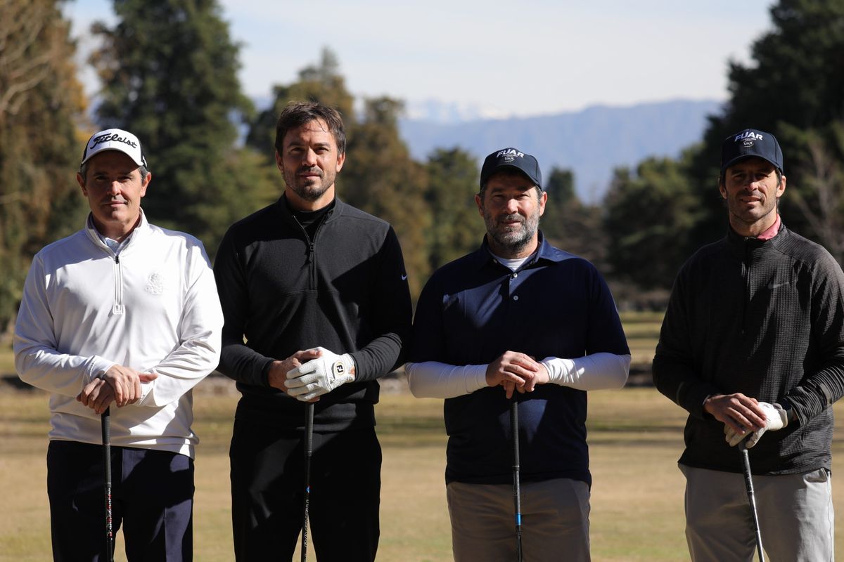 Juani Hernández y Lucas Borges, dos pumas, con Tomás Nealon y Martín Burgos. Juani Hernández y Lucas Borges, dos pumas, con Tomás Nealon y Martín Burgos.