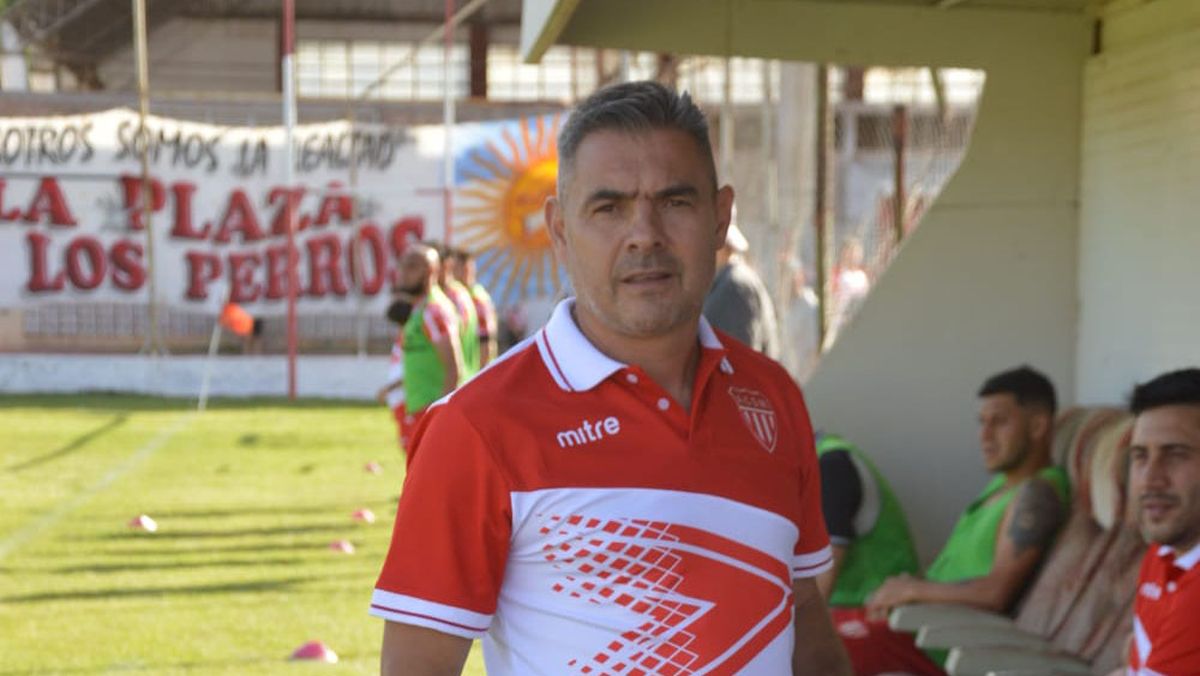 Sergio Arias se siente feliz por lo que dan los jugadores en la cancha en el torneo.