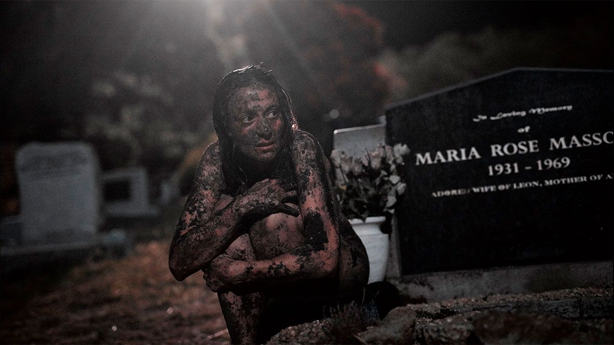 Un agente de policía y una médica deben enfrentar un misterio cargado de emotividad cuando siete residentes locales regresan de la muerte en perfecto estado físico.