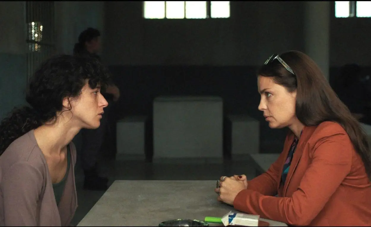 Dolores Fonzi y Camila Plaate. En una de las grandes escenas de la pel&iacute;cula Bel&eacute;n.