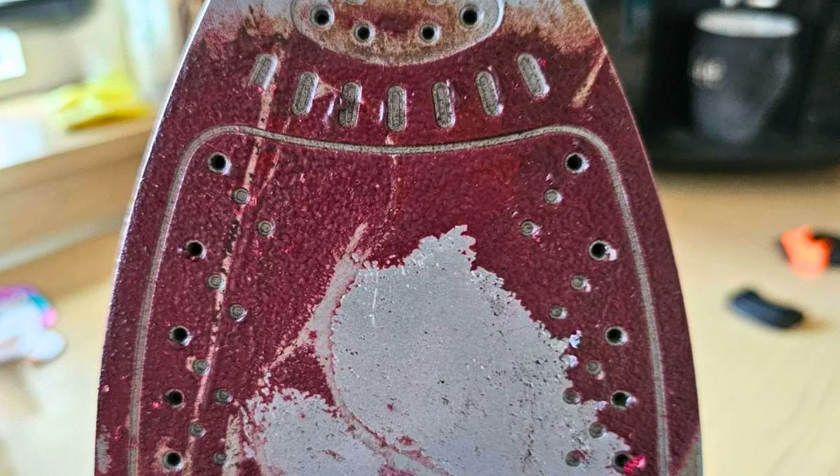 El truco casero para recuperar una plancha quemada y dejarla como nueva