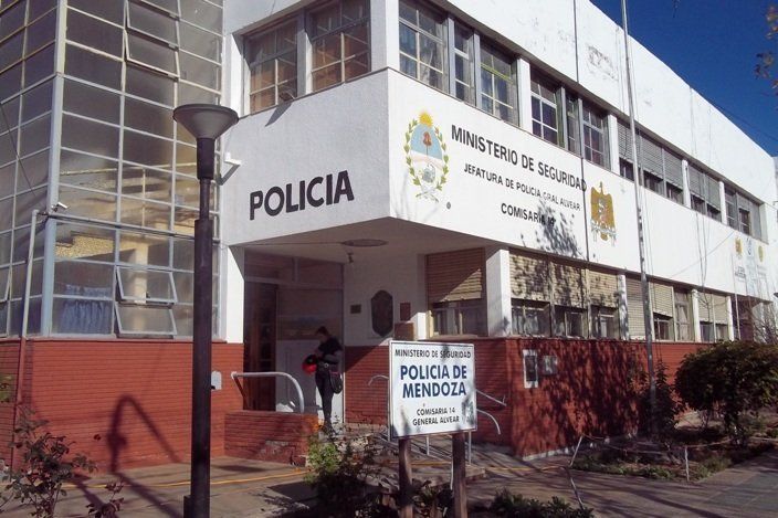 Lo despertaron apuntándole un arma de fuego y le robaron dinero