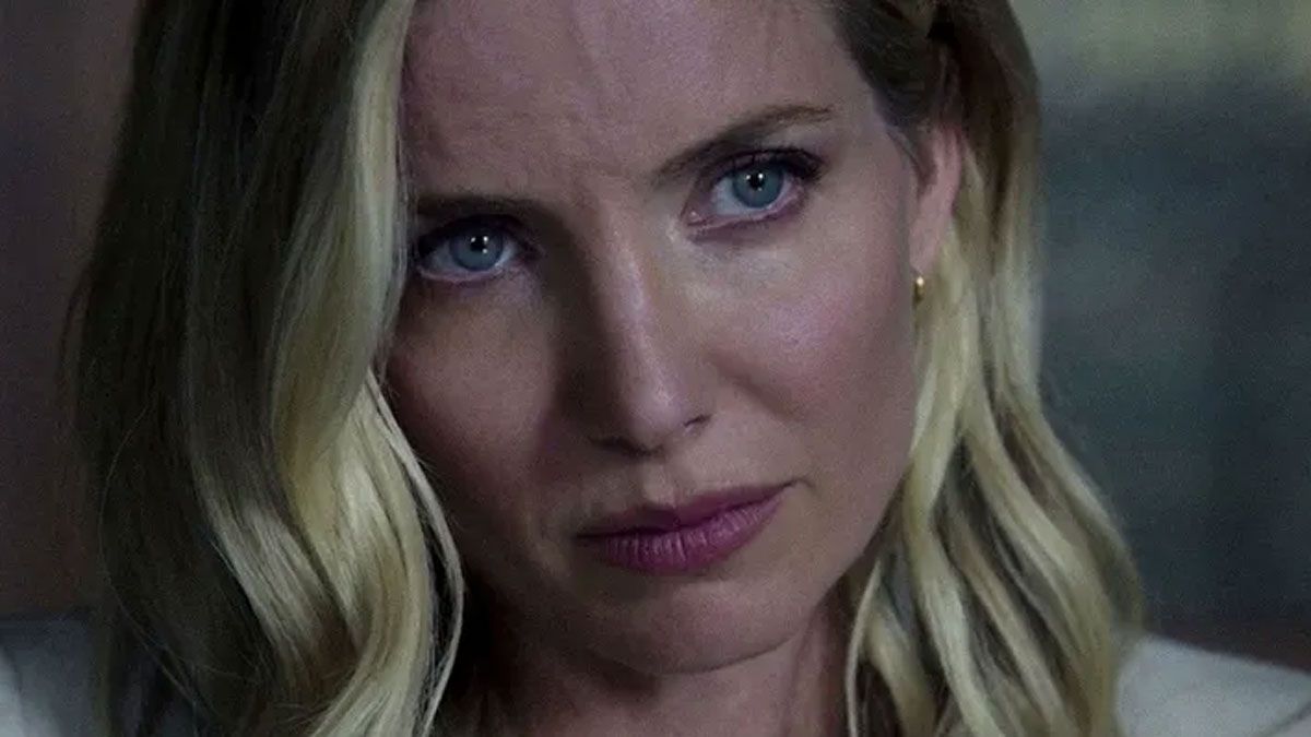 La actriz Annabelle Wallis interpreta a Elena en la nueva película de Netflix.