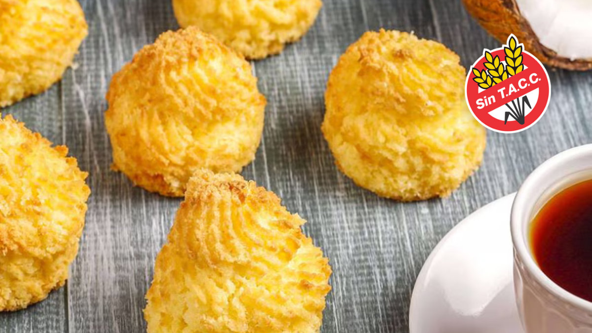 La receta de estos deliciosos coquitos sin TACC es muy simple y lleva solo 5 ingredientes. La receta de estos deliciosos coquitos sin TACC es muy simple y lleva solo 5 ingredientes.