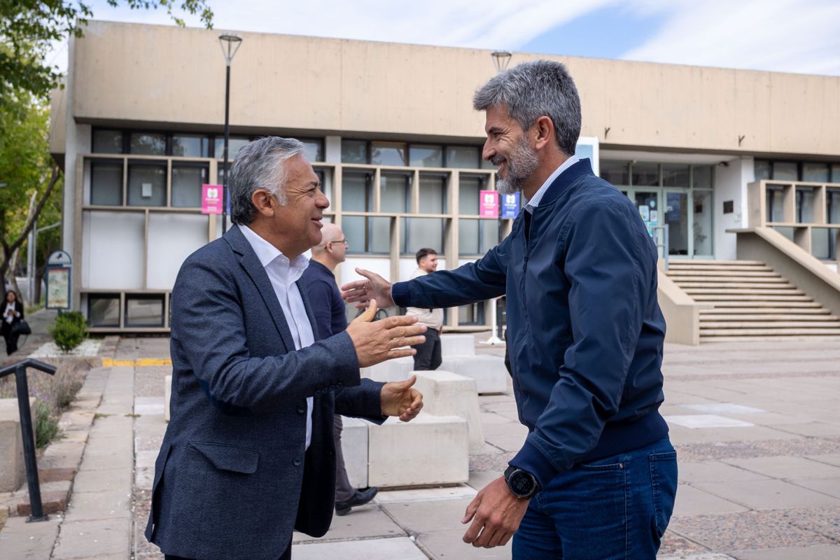Ulpiano Suarez recibi&oacute; al gobernador Alfredo Cornejo en el edificio comunal ubicado en calle 9 de Julio, de Ciudad.
