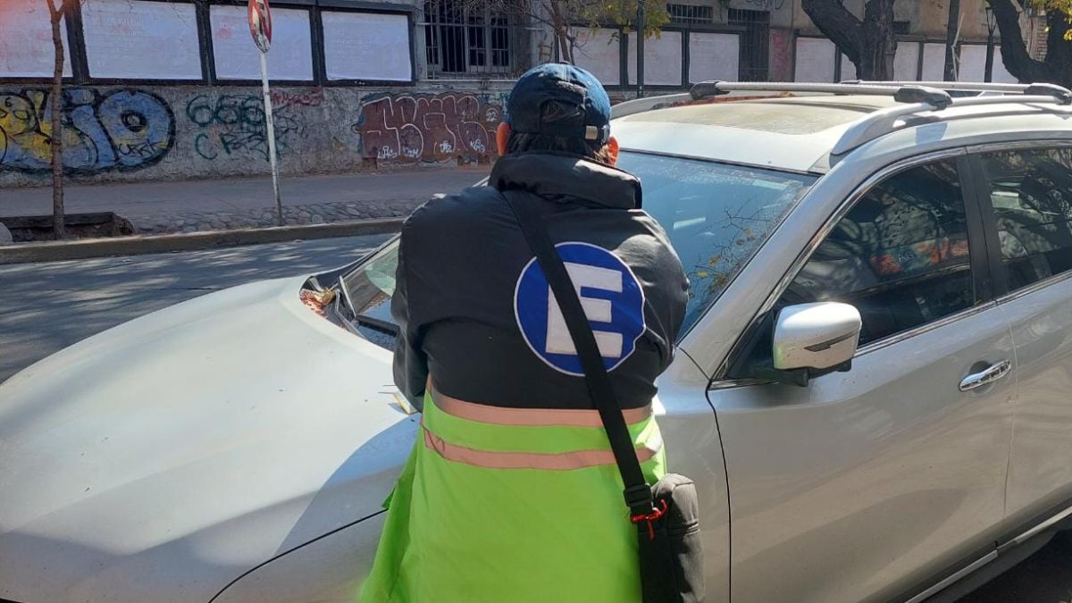Desde el sábado rige un aumento en el valor de la tarjeta de estacionamiento medido en el ámbito de la Municipalidad de Capital.