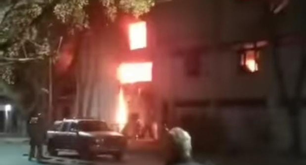 Una imagen del incendio que sorprendió a los lasherinos en la madrugada de este miércoles.