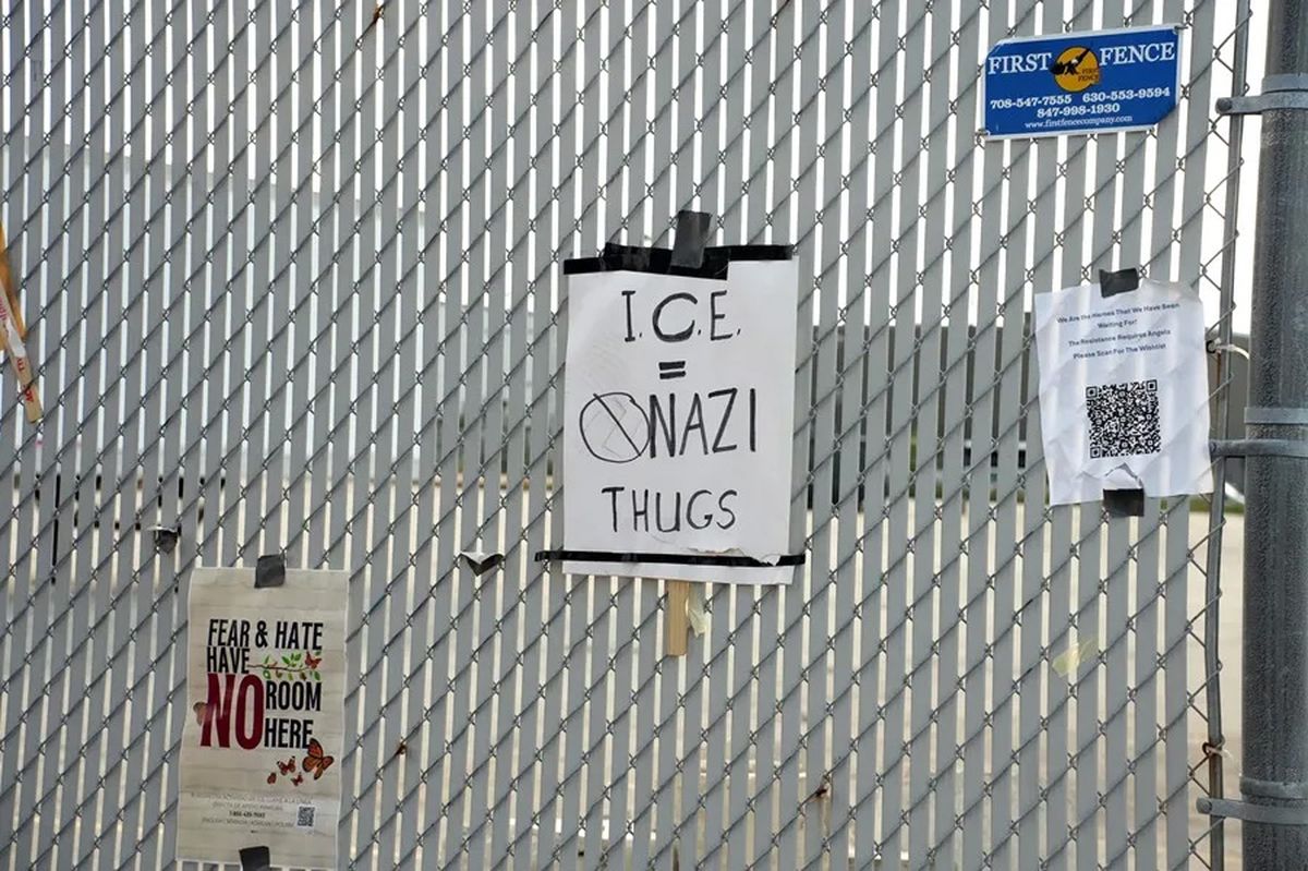 La jueza cuestionó a funcionarios del Servicio de Control de Inmigración y Aduanas (ICE) y de Aduanas y Protección Fronteriza (CBP) sobre las tácticas empleadas durante la operación “Midway Blitz" en Chicago. La jueza cuestionó a funcionarios del Servicio de Control de Inmigración y Aduanas (ICE) y de Aduanas y Protección Fronteriza (CBP) sobre las tácticas empleadas durante la operación “Midway Blitz" en Chicago.