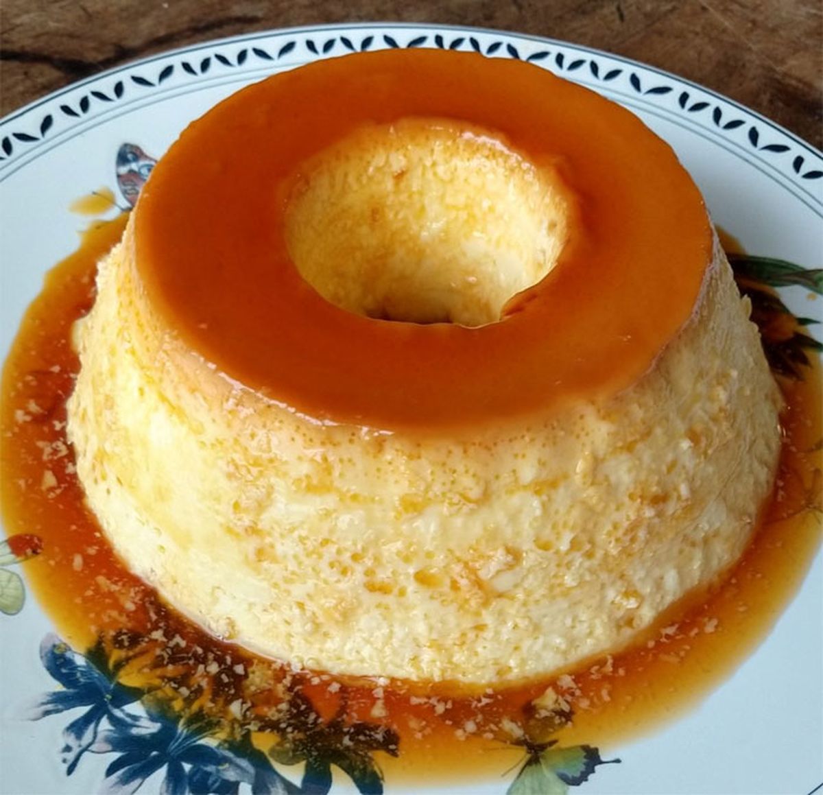Nada mejor que preparar esta receta de flan de huevo casero y sorprender a los seres queridos.