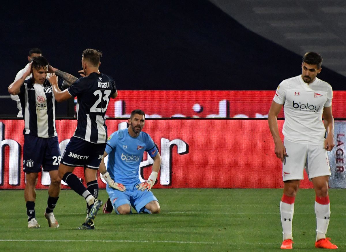 Talleres venció a Estudiantes y está en la punta