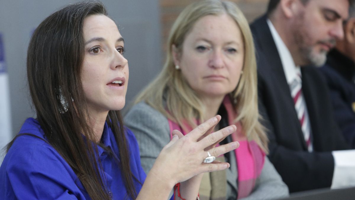 La ministra de Seguridad Mercedes Rus detalló pormenores de las leyes que integran el paquete, junto a la vicegobernadora Hebe Casado. La ministra de Seguridad Mercedes Rus detalló pormenores de las leyes que integran el paquete, junto a la vicegobernadora Hebe Casado.