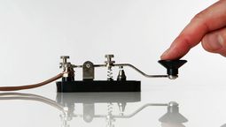 El Día del Código Morse se conmemora el nacimiento de Samuel Morse.