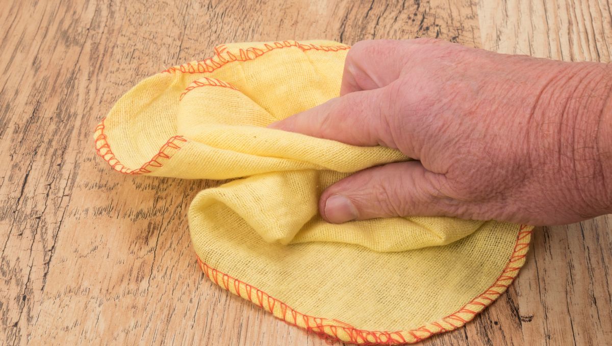 Lo mejor para limpiar los muebles son los pa&ntilde;os de microfibra.&nbsp;