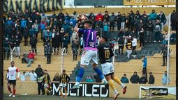 El arquero de Huracán Las Heras Ignacio Acordino fue la gran figura en el empate ante Olimpo en Bahía Blanca.