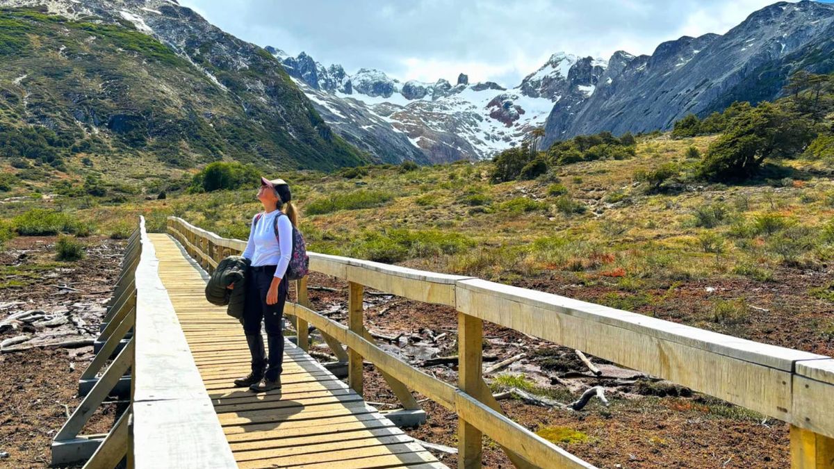 El mejor momento para realizar la caminata de la Laguna Esmeralda es durante el verano austral, entre noviembre y marzo El mejor momento para realizar la caminata de la Laguna Esmeralda es durante el verano austral, entre noviembre y marzo