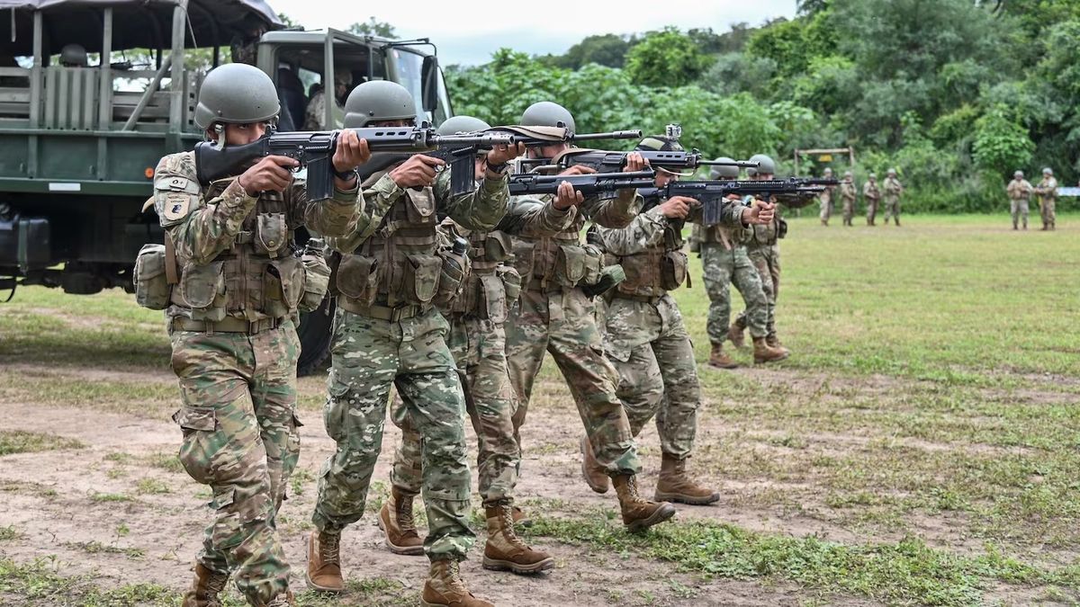 Buenas noticias para los militares. Ratificaron una suba en los sueldos para los próximos meses. Buenas noticias para los militares. Ratificaron una suba en los sueldos para los próximos meses.