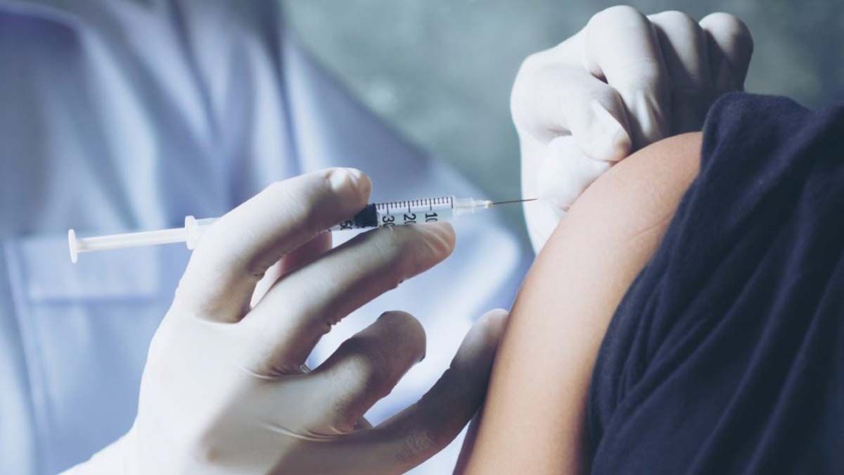 Vacunación. Las dudas son sin son efectivas contra las nuevas cepas del coronavirus y si con una sola dosis alcanza.