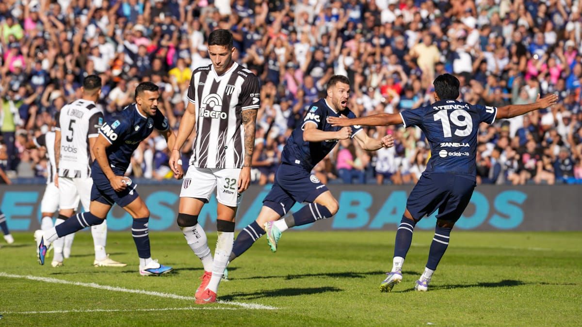 Bucca festeja y el 5 a 1 de Independiente Rivadavia ante Gimnasia y Esgrima a es una realidad. Bucca festeja y el 5 a 1 de Independiente Rivadavia ante Gimnasia y Esgrima a es una realidad.