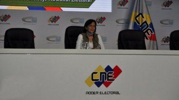 Extendieron una hora más el cierre de los comicios en Venezuela y la oposición denunció irregularidades