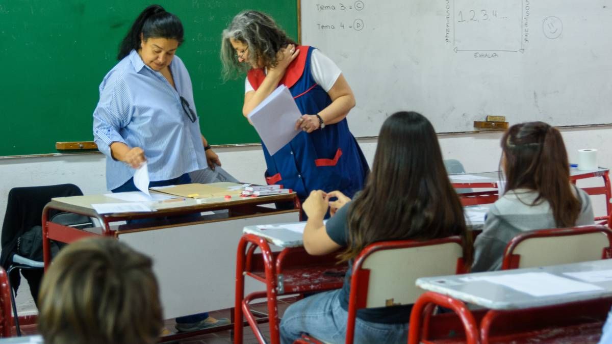 Este sábado se realizó el primer examen para los alumnos aspirantes a ingresar al secundario de la UNCuyo. Este sábado se realizó el primer examen para los alumnos aspirantes a ingresar al secundario de la UNCuyo.