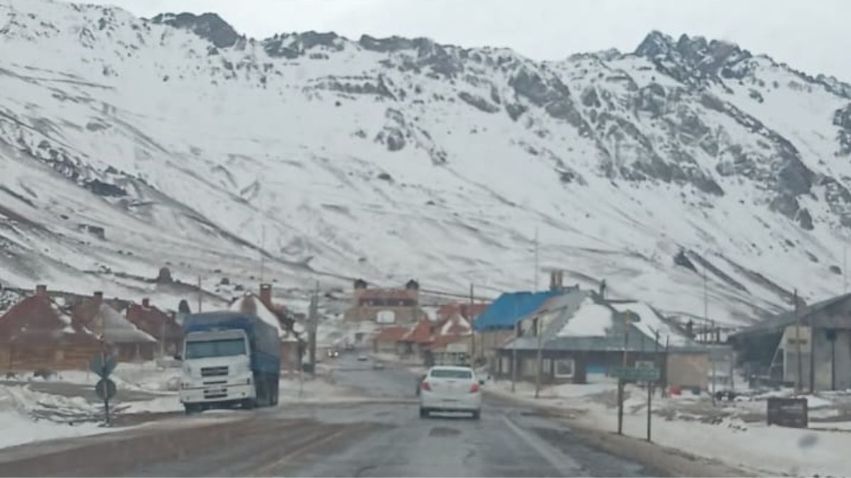 Las nevadas seguirán en la alta montaña de Mendoza y complican la reapertura del paso Cristo Redentor. Imagen ilustrativa. Las nevadas seguirán en la alta montaña de Mendoza y complican la reapertura del paso Cristo Redentor. Imagen ilustrativa.