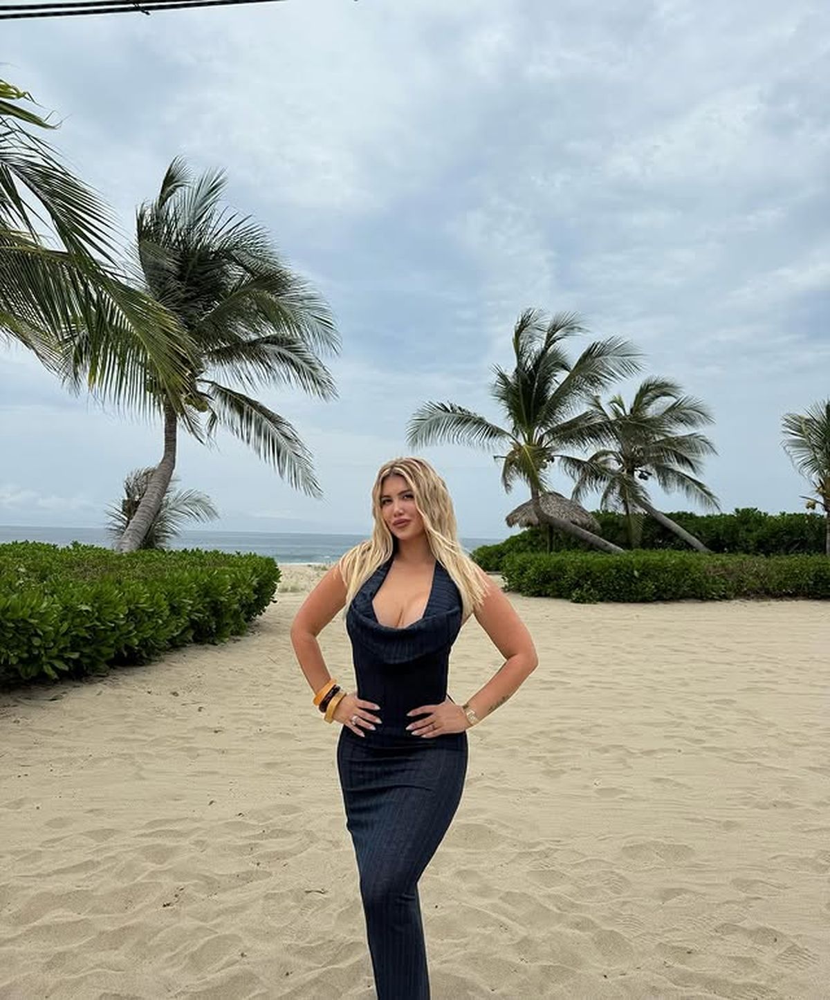 El atrevido look de Wanda Nara en las playas de México. El atrevido look de Wanda Nara en las playas de México.