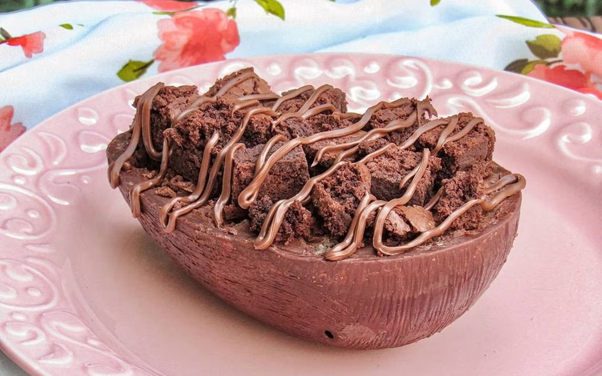 Huevo de Pascuas relleno de bizcochuelo al licor. Foto: gentileza doñaelsa. Huevo de Pascuas relleno de bizcochuelo al licor. Foto: gentileza doñaelsa.