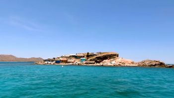 Llegaron en bote a una isla desierta de América Latina y 100 años después la convirtieron en un centro turístico