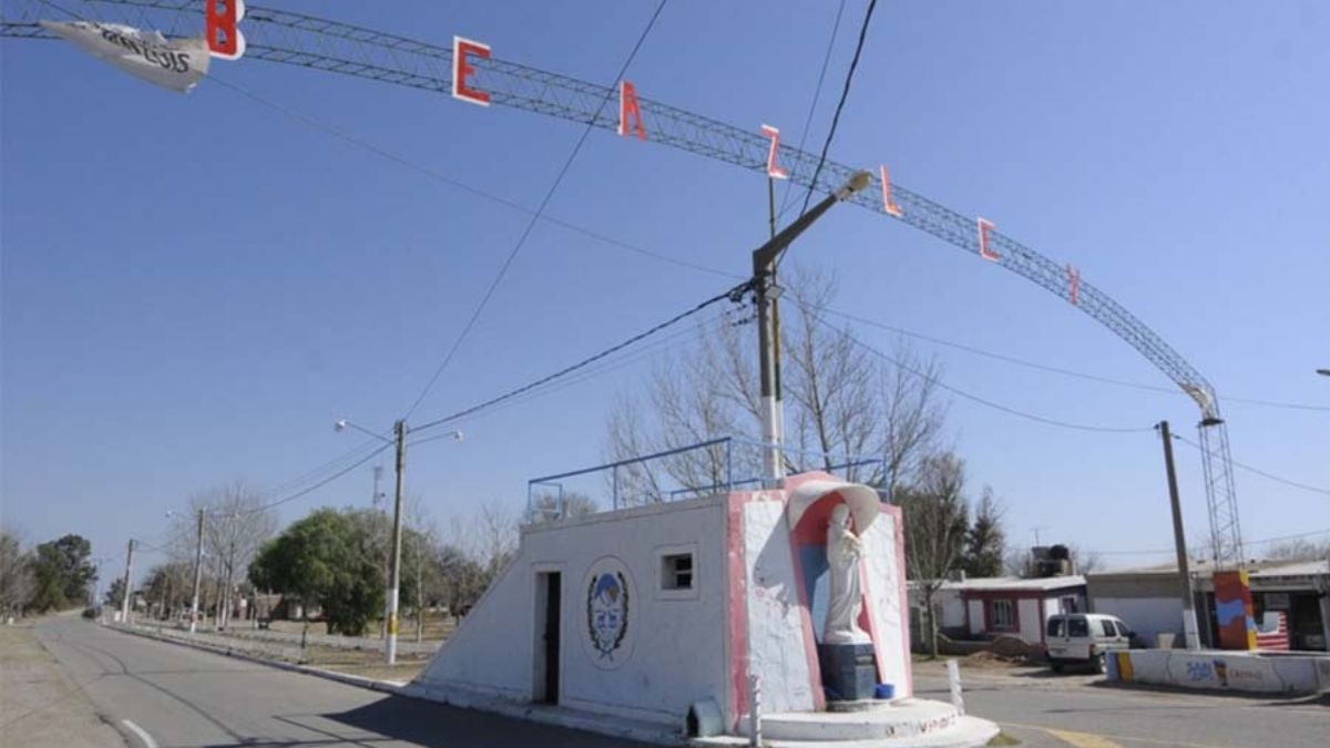 El ingreso al pueblo ubicado en San Luis. El ingreso al pueblo ubicado en San Luis.