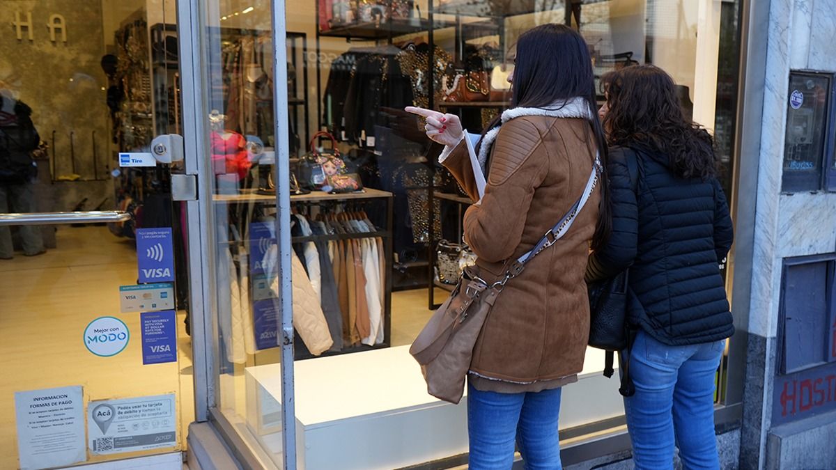 Mucha informalidad y sueldos bajos en el comercio de Mendoza. Mucha informalidad y sueldos bajos en el comercio de Mendoza.