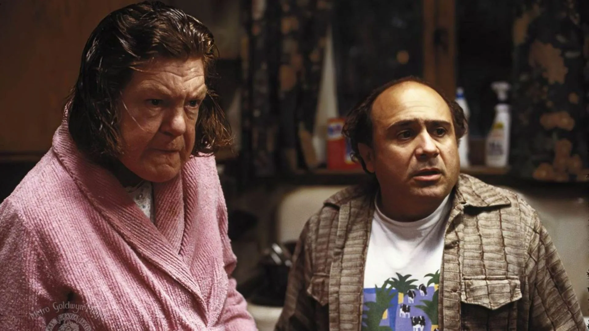 Anne Ramsey asume el rol de la mamá de un joven Danny DeVito en esta disparatada comedia estadounidense de los años '80. Anne Ramsey asume el rol de la mamá de un joven Danny DeVito en esta disparatada comedia estadounidense de los años '80.
