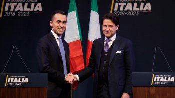 Antisistemas de Italia impulsan a un jurista como primer ministro