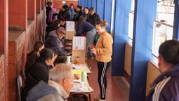 Peronismo en movimiento. La militancia sale a la cancha para elegir candidatos a concejales. Foto: Axel Lloret.