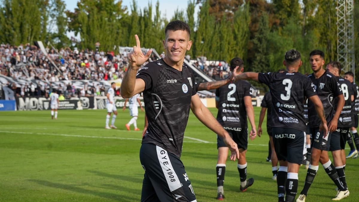 Facundo Lencioni con una enorme definición marcó el segundo gol de Gimnasia y Esgrima ante Chaco For Ever.