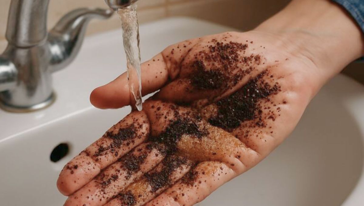 Mezclar jabón con café: por qué recomiendan hacerlo en casa y para qué sirve