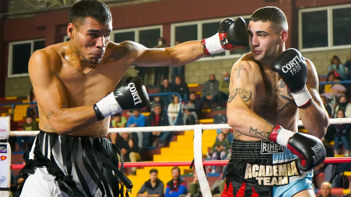 Nicolás Palavecino está a la izquierda de la imagen,