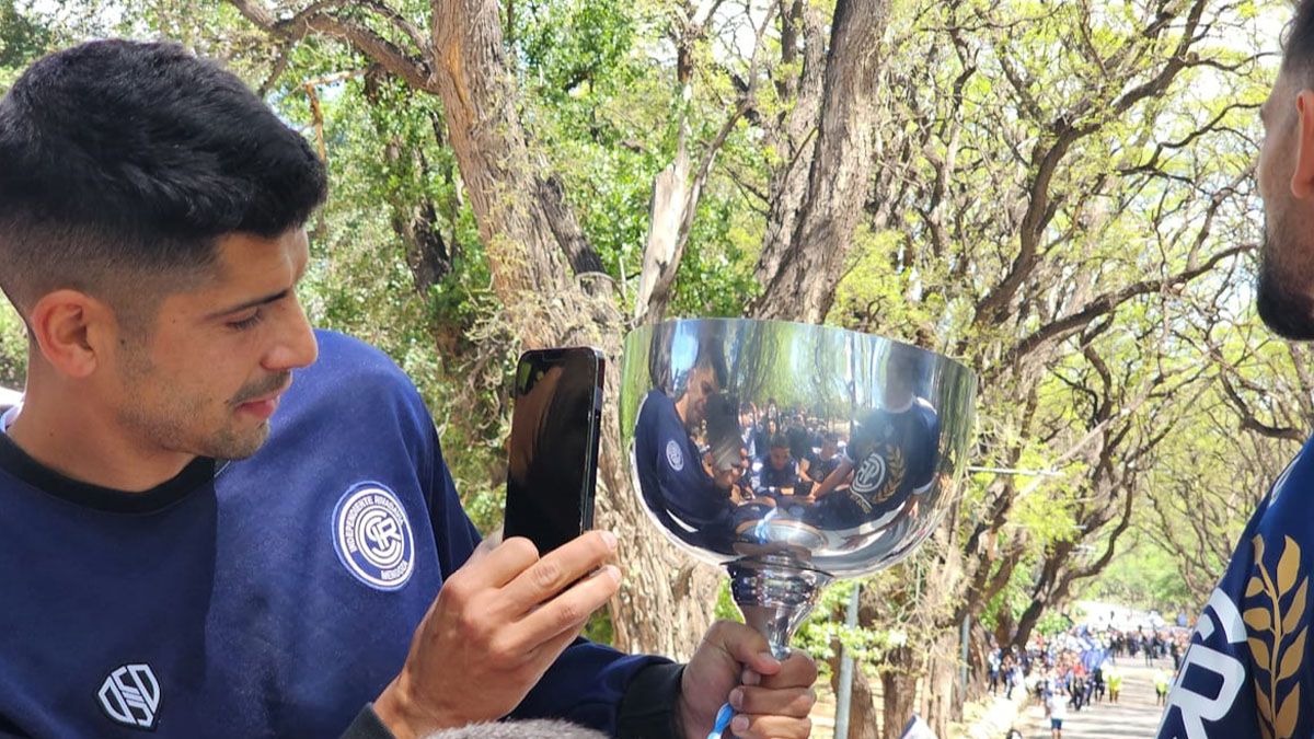 Independiente Rivadavia celebrará el campeonato de la Primera Nacional frente a River Independiente Rivadavia celebrará el campeonato de la Primera Nacional frente a River