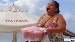 ¿Qué le pasa? ¿por qué grita así para vender pasteles en la playa?