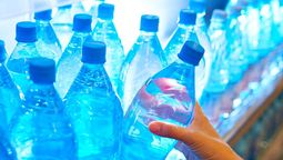 Principales diferencias entre dos tipos de agua muy consumida