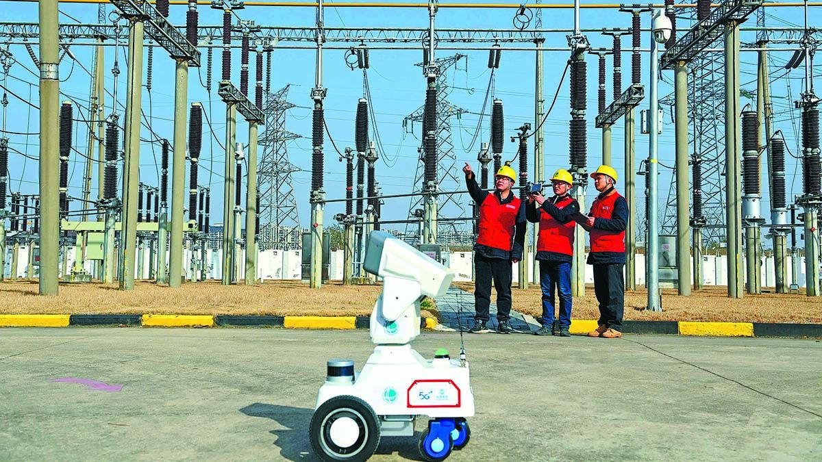 Los técnicos utilizan un robot inteligente 5G para inspeccionar las instalaciones eléctricas en Chuzhou