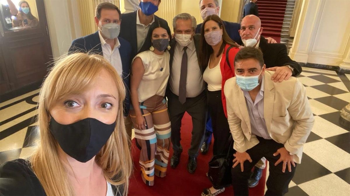 En primer plano, la presidenta del PJ mendocino, Anabel Fernández Sagasti.