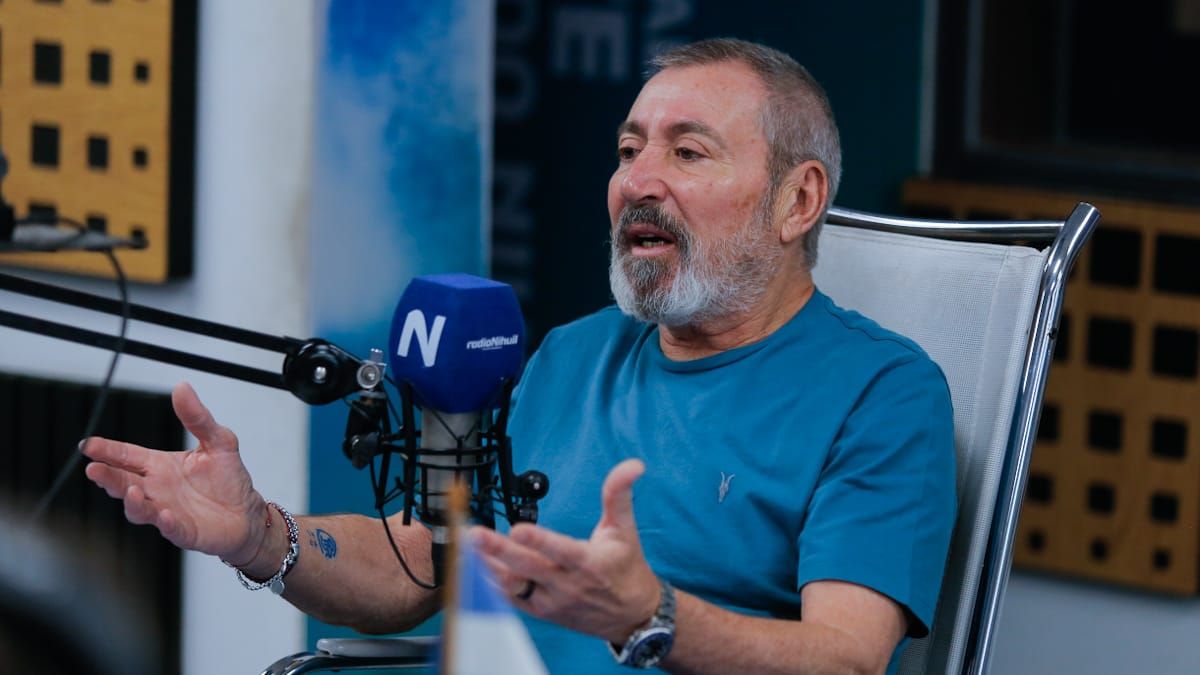 Daniel Vila dijo presente en los estudios de Radio Nihuil en la previa de los festejos del título obtenido por Independiente Rivadavia. Daniel Vila dijo presente en los estudios de Radio Nihuil en la previa de los festejos del título obtenido por Independiente Rivadavia.