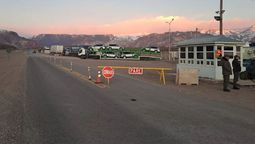 El Paso Cristo Redentor estuvo cerrado hasta las 11.30 de este lunes tras el accidente de un camión en Polvaredas en la noche del domingo.&nbsp;