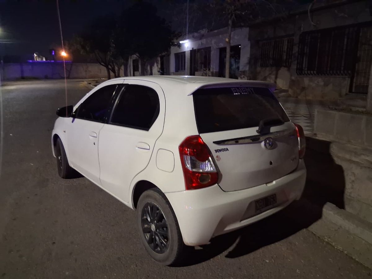 Atrapan a dos sospechosos y recuperan un auto sustraído tras una violenta entradera en Luján