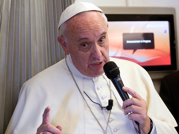 El Papa opinó sobre Charlie Hebdo y afirmó que la libertad de expresión tiene límites