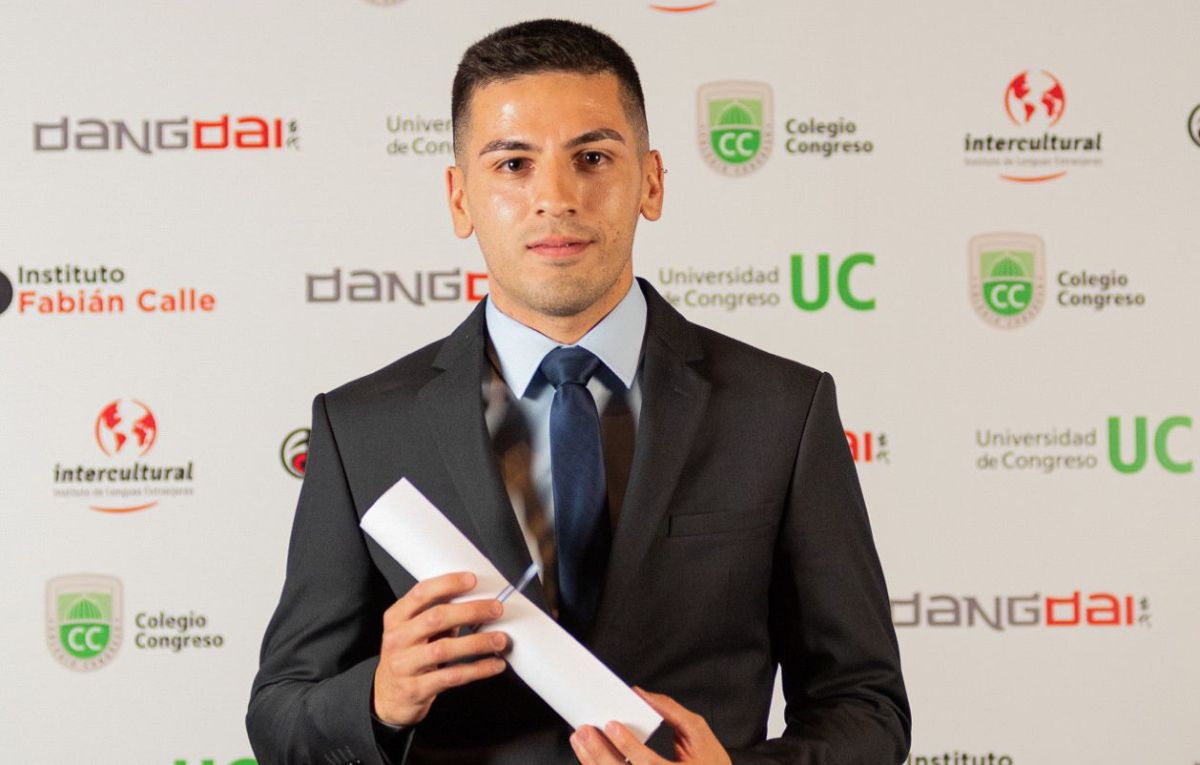 Leandro Zamora Espeche fue beneficiado con una beca de estudio y se recibió de Abogado en 2022. Leandro Zamora Espeche fue beneficiado con una beca de estudio y se recibió de Abogado en 2022.