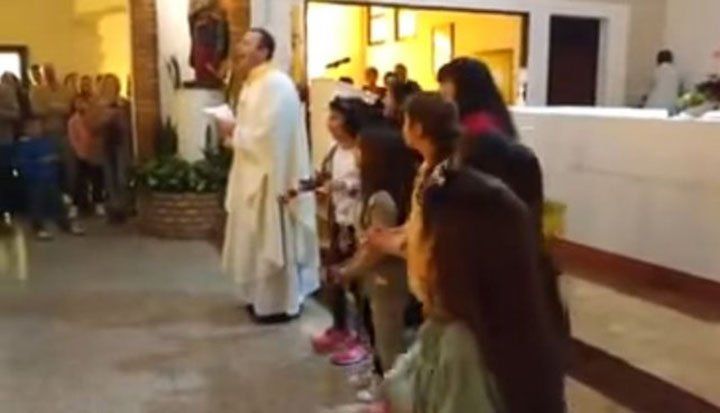 Nos tapó el agua: llegó la versión Despacito de la mano de Dios