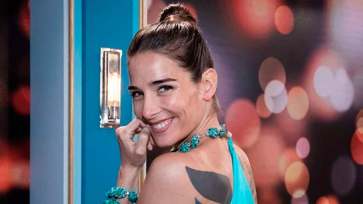 Juana Viale metió un look con un color muy de su 