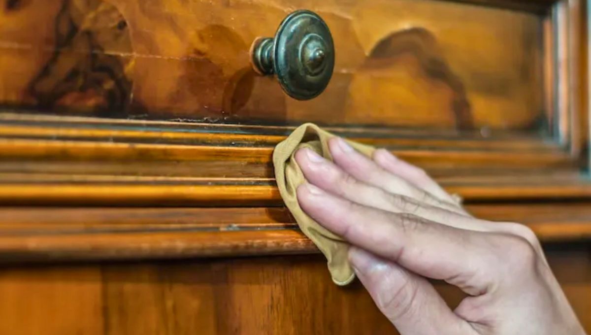 Cómo darle brillo a tus muebles o pisos de madera sin usar barniz